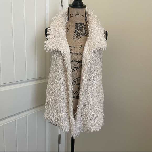 Mossimo Off White Cream Looped Yarn Sweater Vest - Picture 1 of 8